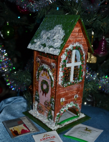 Сказочный рождественский чайный домик.