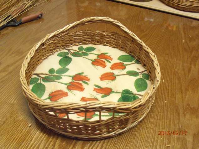 Плетеный поднос с розами. МК из архива форума
