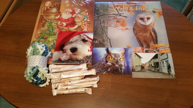 a dalshe kalendari - adventskij i na 2016 god. Kak raz iskala takova bolshova... a otkrytki kokije 3D... i konfety - muzh pervyj poproboval i skazal "very good" (my obschiajemsia na anglijskom jazykie)... pojdiom pit kofe s konfetkami... I foto Jeleny s jejo sobakoj i udivitelnom vidom gorodka, gde oni zhivut... a sobaka - WOW... my tozhe ochen liubim zhivotnyx i u nas jest sobacha Samar a dalshe kalendari - adventskij i na 2016 god. Kak raz iskala takova bolshova... a otkrytki kokije 3D... i konfety - muzh pervyj poproboval i skazal "very good" (my obschiajemsia na anglijskom jazykie)... pojdiom pit kofe s konfetkami... I foto Jeleny s jejo sobakoj i udivitelnom vidom gorodka, gde oni zhivut... a sobaka - WOW... my tozhe ochen liubim zhivotnyx i u nas jest sobacha Samar