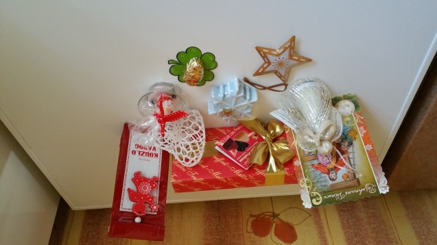 stilnij angelochek, mylo (ox, kakoj zapax), konfety i chaj (uzhe poprobovali)...Spasibo stilnij angelochek, mylo (ox, kakoj zapax), konfety i chaj (uzhe poprobovali)...Spasibo
