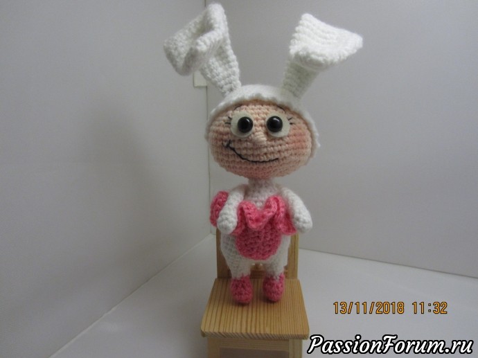 Мини-Бони в костюме зайца и заяц