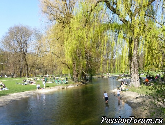 Вода в ручьях ужасно холодная даже летом, но кому это мешает, если жарко. Вода в ручьях ужасно холодная даже летом, но кому это мешает, если жарко.