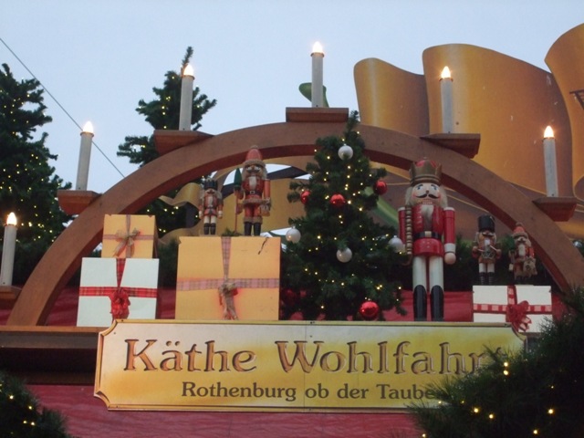 Ярмарки на улицах Гамбурга накануне Рождества