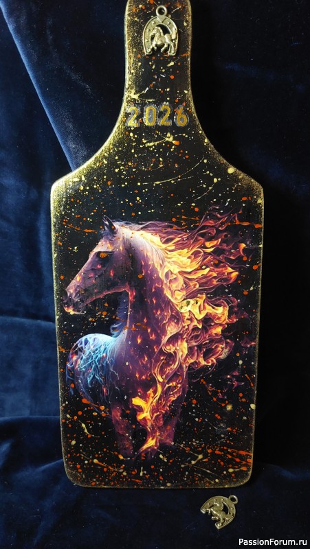 Декоративная досочка “Огненный скакун”