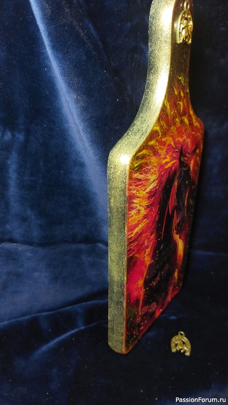 Декоративная досочка “Огненный скакун”