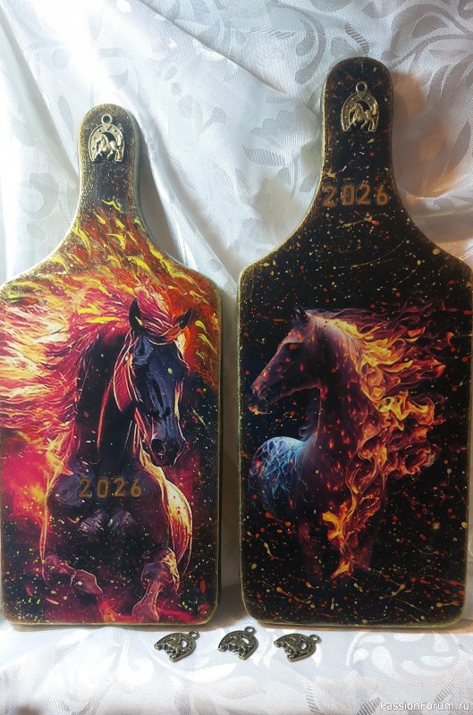 Декоративная досочка “Огненный скакун”