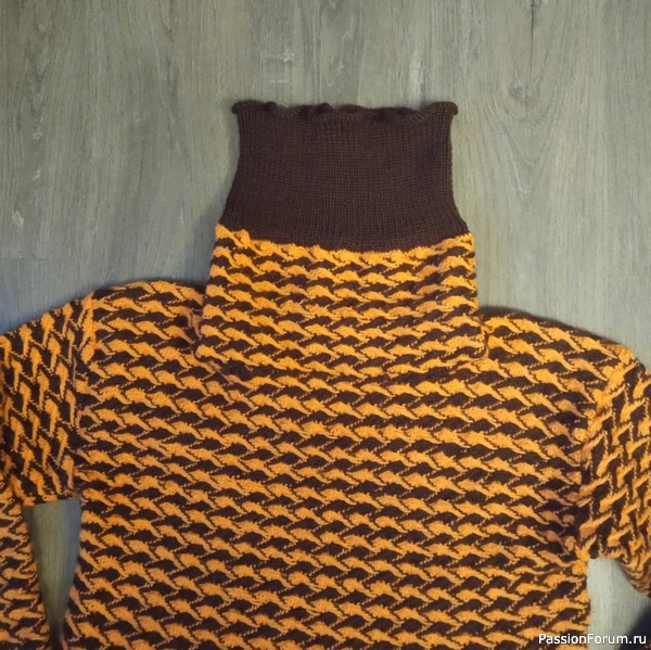Женский свитер с двойным воротником. Сама придумала