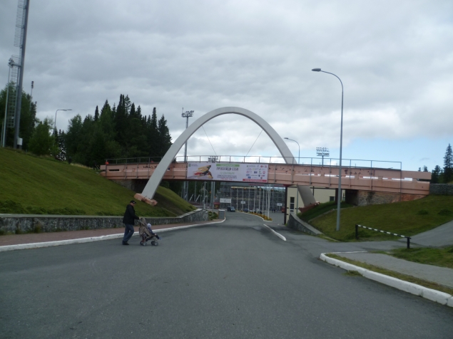 Прогулка по красивому городу Ханты-Мансийску с подругой