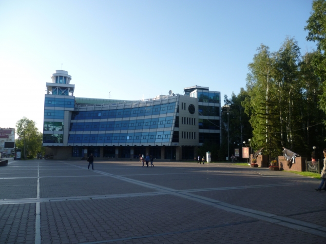 Прогулка по красивому городу Ханты-Мансийску с подругой. часть 2