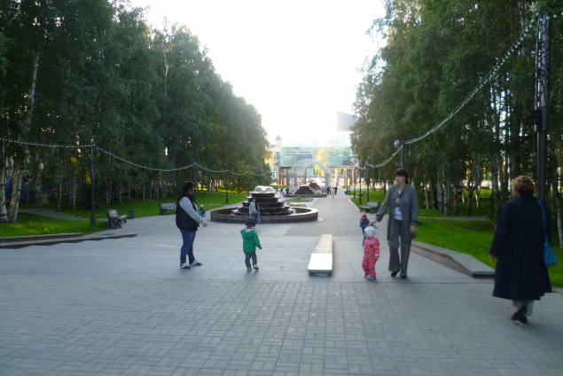 Прогулка по красивому городу Ханты-Мансийску с подругой. часть 2