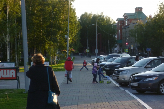 Прогулка по красивому городу Ханты-Мансийску с подругой. часть 2