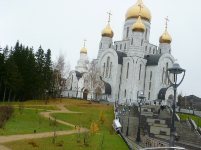 Посещение храмового комплекса беломраморного храма Воскресения Христова