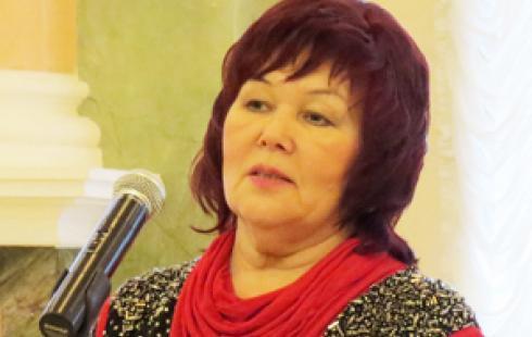 http://ugra-news.ru/article/07122015/22586
Художница Альфия Мухаметова: "По тональности нефть близка к человеческой коже, поэтому портреты получаются особые" http://ugra-news.ru/article/07122015/22586
Художница Альфия Мухаметова: "По тональности нефть близка к человеческой коже, поэтому портреты получаются особые"