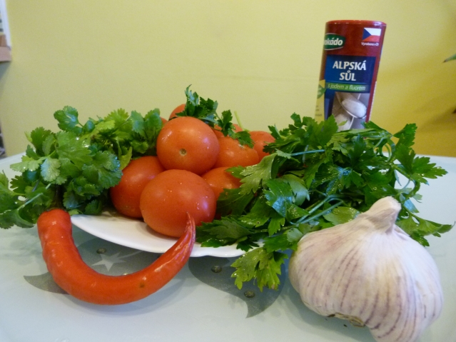 Вот какие нехитрые продукты нам потребуются. Можно использовать любую зелень, которую любите. Не рекомендую зелень укропа, он раскиснет. Я предпочитаю смесь петрушки и кориандра. Вот какие нехитрые продукты нам потребуются. Можно использовать любую зелень, которую любите. Не рекомендую зелень укропа, он раскиснет. Я предпочитаю смесь петрушки и кориандра.