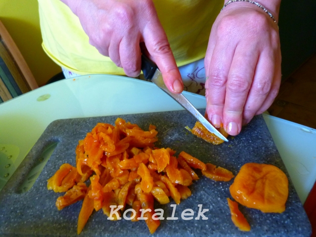 Режем курагу... Режем курагу...