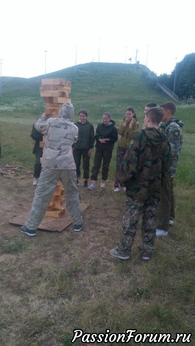 КРУТИШЬСЯ, КРУТИШЬСЯ И НЕ ЗАМЕЧАЕШЬ, КАК ДЕТИ ВЗРОСЛЕЮТ))