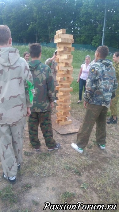КРУТИШЬСЯ, КРУТИШЬСЯ И НЕ ЗАМЕЧАЕШЬ, КАК ДЕТИ ВЗРОСЛЕЮТ))