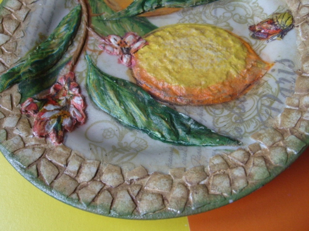 Декоративная тарелка с объёмным декупажем и яичным кракле. МК