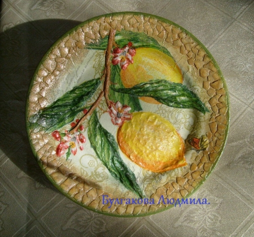 Декоративная тарелка с объёмным декупажем и яичным кракле. МК