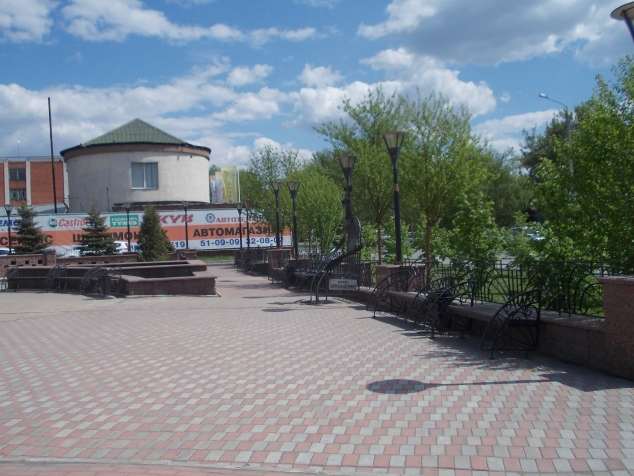Скверик возле театра. Скверик возле театра.