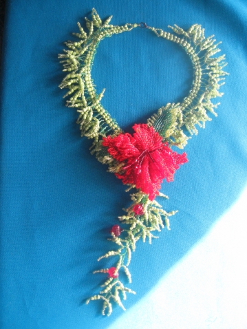 Бисерные шалости юных мастериц.