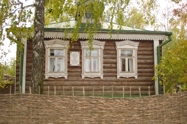 "У Есенина день рождения..." Празднования в Константинове.