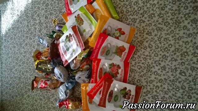 Ну и конечно сладости к чаю и конечно же сам чай, который очень вкусный и был опробован
незамедлительно. Ну и конечно сладости к чаю и конечно же сам чай, который очень вкусный и был опробован
незамедлительно.