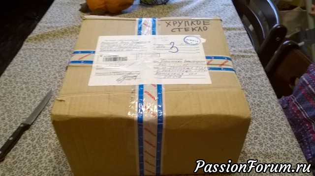 Вот такая огромная посылка ждала меня на почте.
Не успела поставить ее на стол, как старший уже стоял рядом с ножиком. Вот такая огромная посылка ждала меня на почте.
Не успела поставить ее на стол, как старший уже стоял рядом с ножиком.