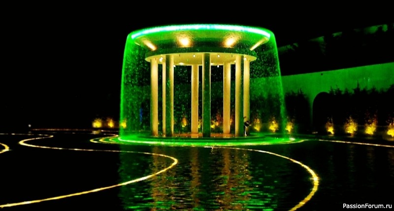 Вечерняя прогулка по парку.