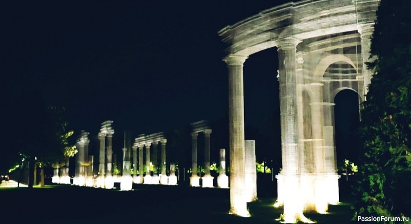 Вечерняя прогулка по парку.