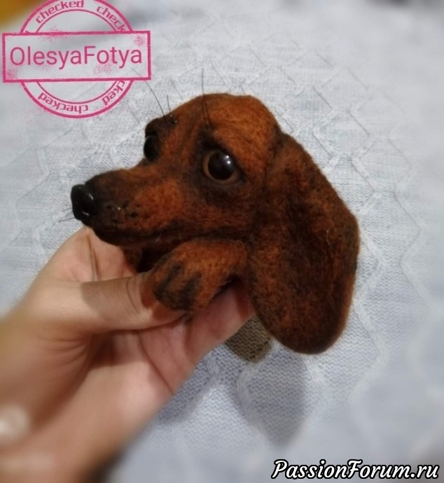 Брошь "Рыжая такса"