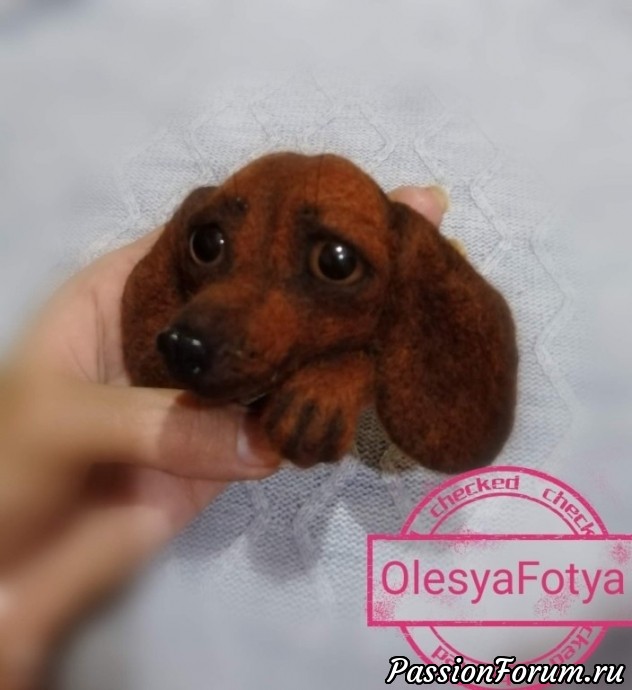 Брошь "Рыжая такса"