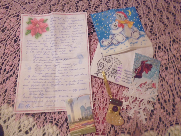 еще штучка запашистая, снежинка(уже на елке с сапожком),открыточка и письмо, настоящее на такой красивой бумаге!!! Женечка и Данечка, спасибо вам огромное, так здорово получать письма, я уже подумываю завести коробочку и там бережно хранить все письма с нашего форума,я их перечитываю, пересматриваю, приятно с разных концов мира и столько тепла! еще штучка запашистая, снежинка(уже на елке с сапожком),открыточка и письмо, настоящее на такой красивой бумаге!!! Женечка и Данечка, спасибо вам огромное, так здорово получать письма, я уже подумываю завести коробочку и там бережно хранить все письма с нашего форума,я их перечитываю, пересматриваю, приятно с разных концов мира и столько тепла!