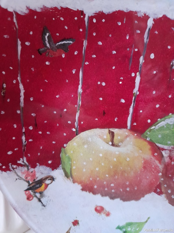 Яблоки на снегу и другие тарелочки к Новому году- обратный декупаж и роспись по стеклу.