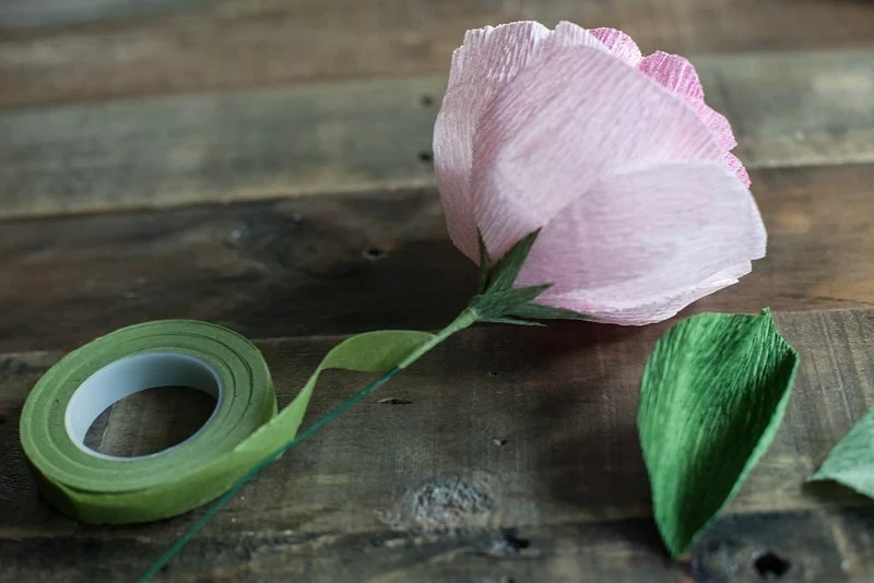 Розы из гофрированной бумаги своими руками: мастер-класс