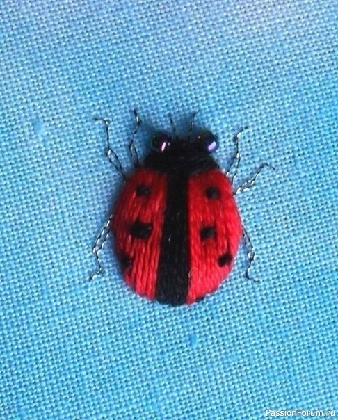 Вышиваем объемных насекомых
