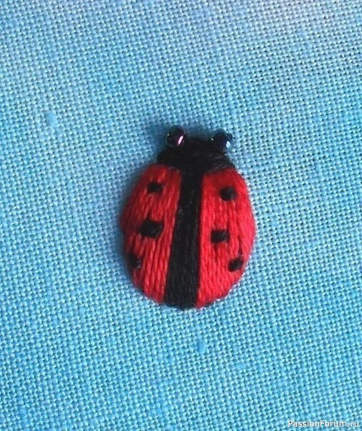 Вышиваем объемных насекомых