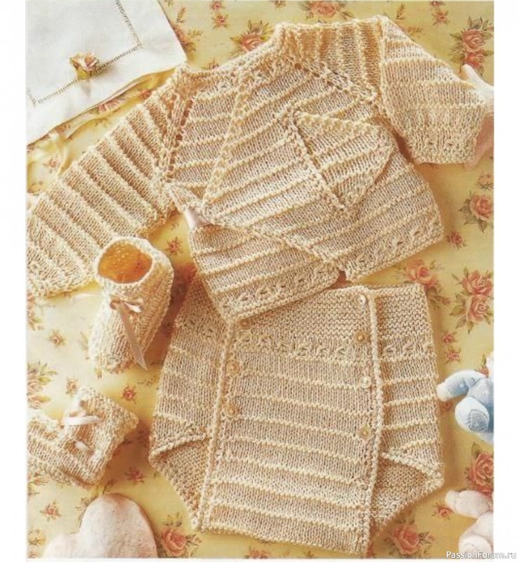 Бежевый комплект для малыша. Описание