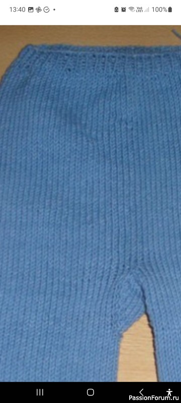 Бесшовные штанишки для малыша спицами. Описание