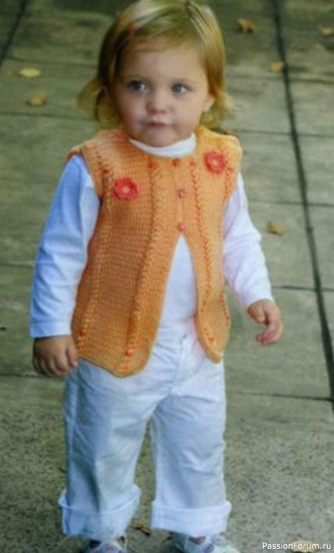 Желтая жилетка для малышки. Описание