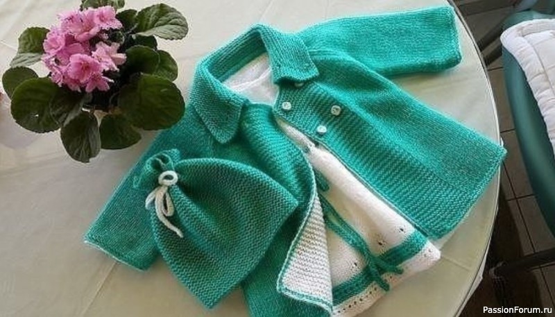 Красивое пальтишко для девочки. Описание