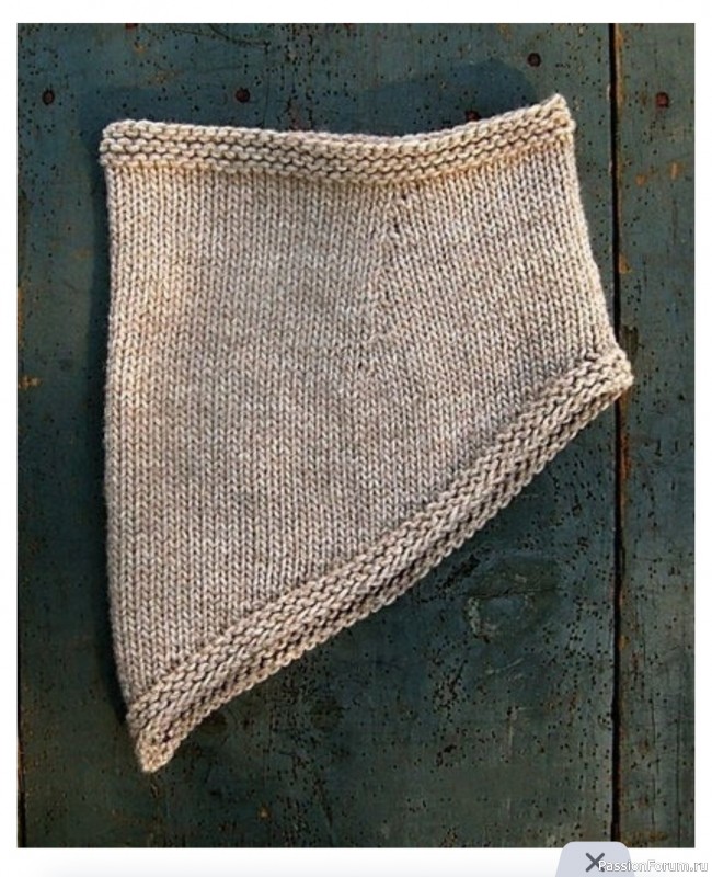 Модный бактус-снуд спицами. Описание