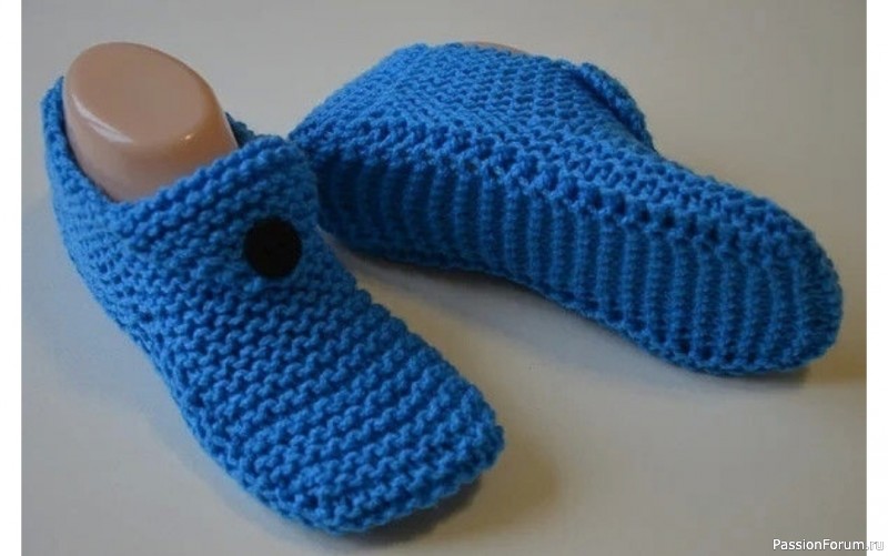 Домашние тапочки двумя спицами без швов