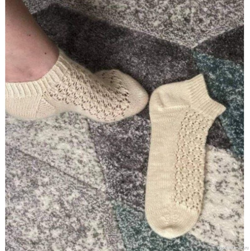 Короткие носочки спицами