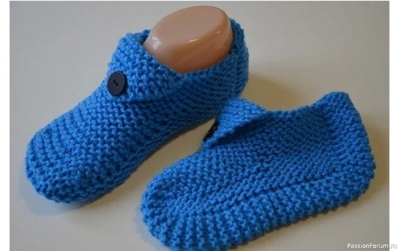 Домашние тапочки двумя спицами без швов