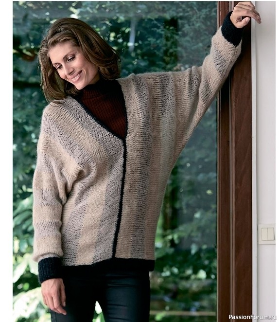 Пуловер с V-образными вырезами