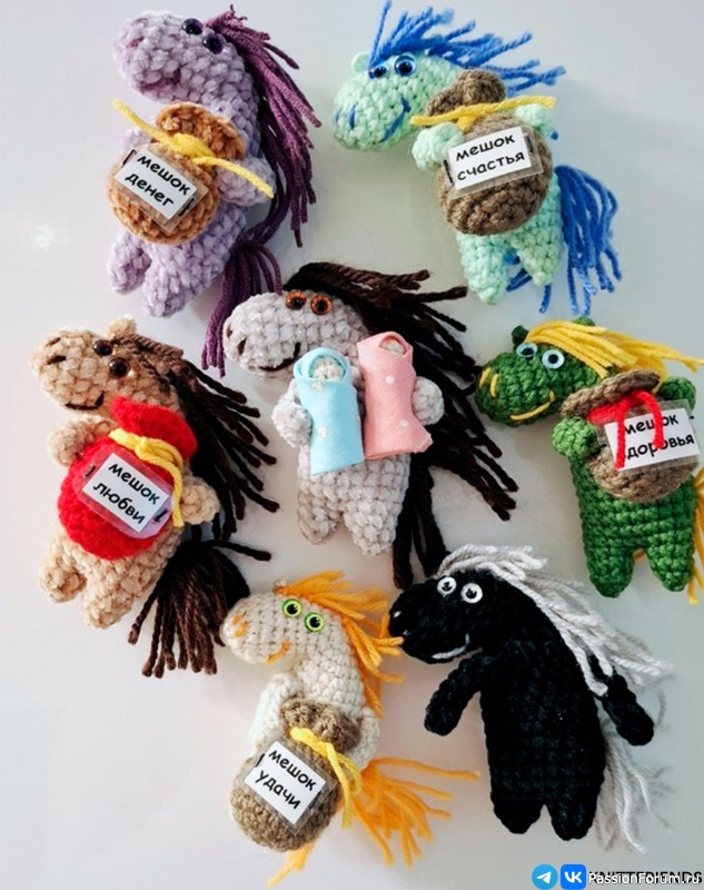 Лошадка-магнит добрых пожеланий крючком