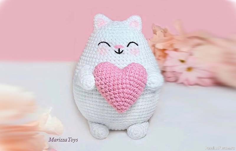 Котик с сердечком. Описание