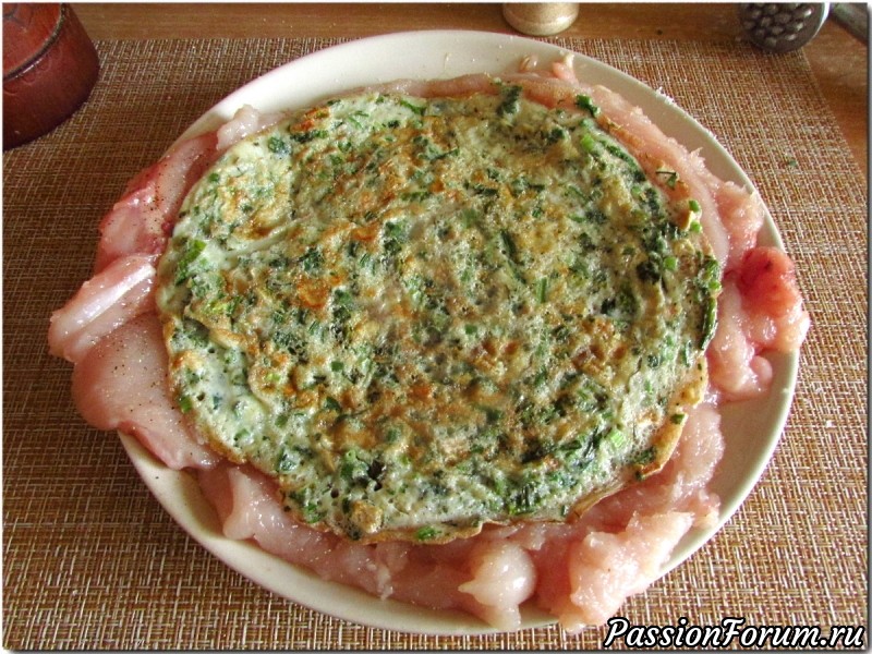 Куриный рулет с омлетом