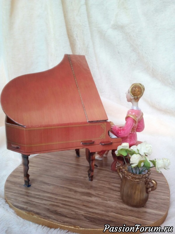 Статуэтка-композиция "Девушка за роялем"